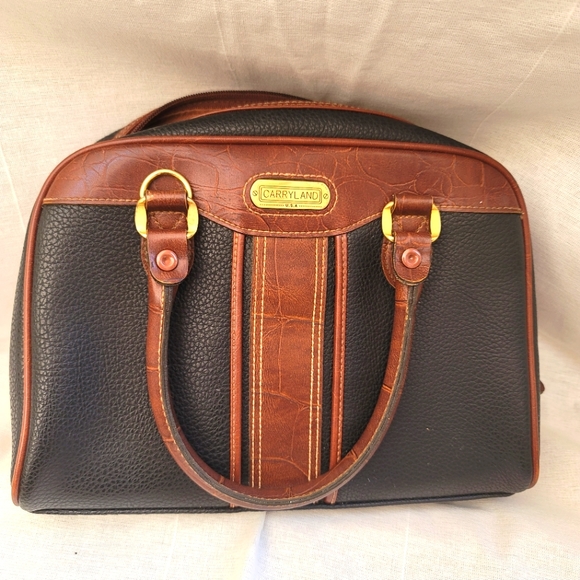 CARRYLAN Handbags - wallet bag / flawless